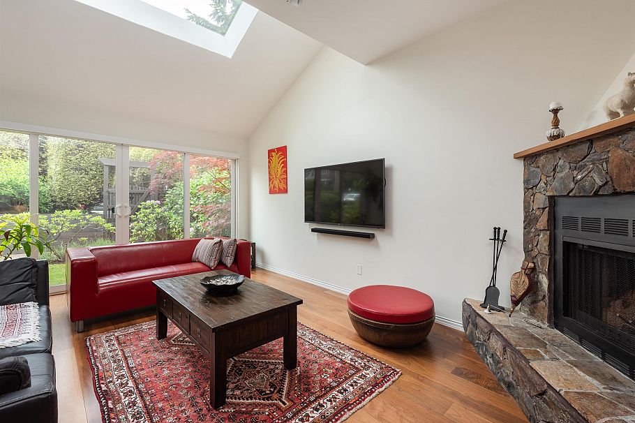 1915 Chesterfield Avenue North Vancouver, BC - 10