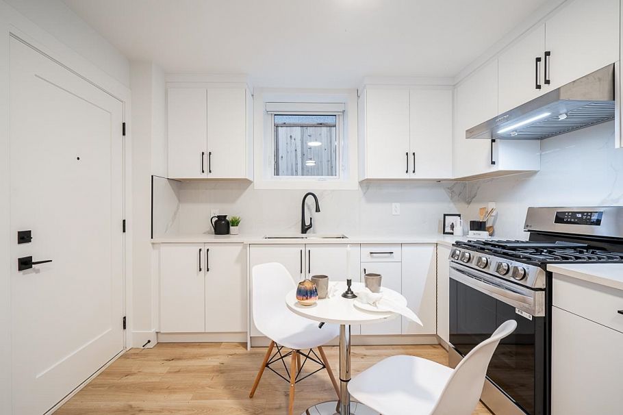 2331 E 49th Avenue Vancouver, BC - 23