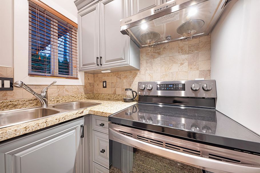 7778 Nanaimo Street Vancouver, BC - 10