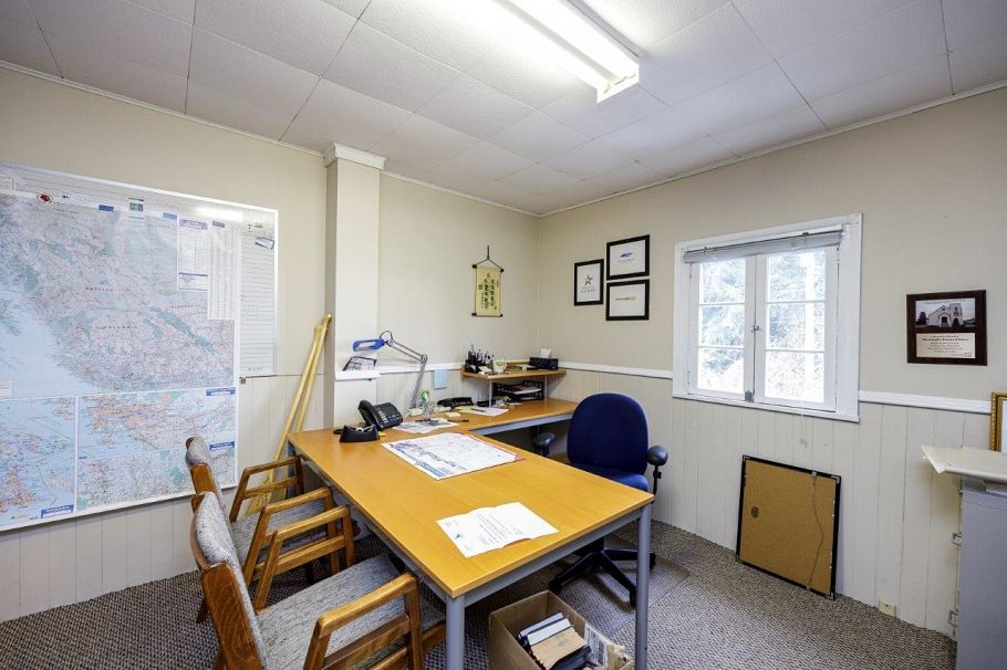 131 E Kings Road North Vancouver, BC - 32