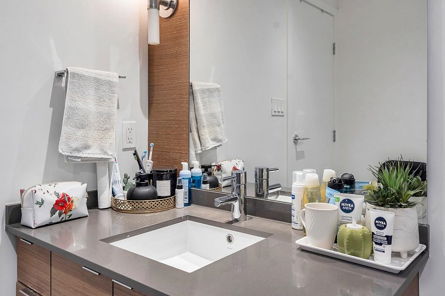 704 135 E 17th Street North Vancouver, BC - 21