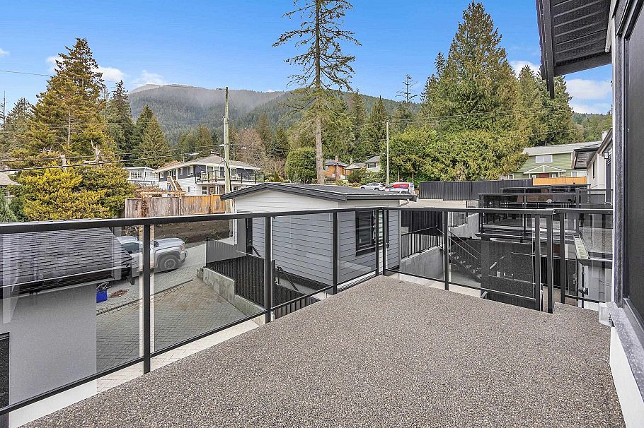 812 Montroyal Boulevard North Vancouver, BC - 23