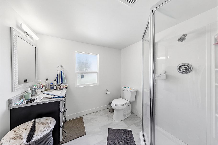 2079 W 46th Avenue Vancouver, BC - 12