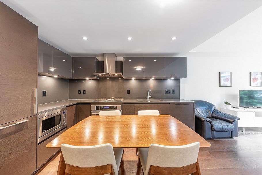 201 1561 W 57th Avenue Vancouver, BC - 4