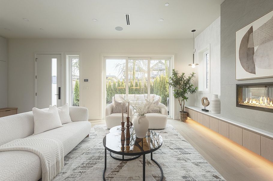 1 735 E 10th Avenue Vancouver, BC - 4