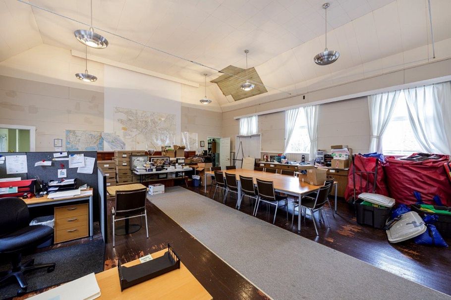 131 E Kings Road North Vancouver, BC - 27