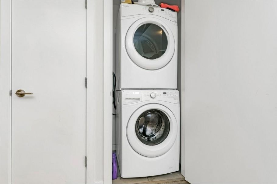 1401 112 E 13th Street North Vancouver, BC - 13