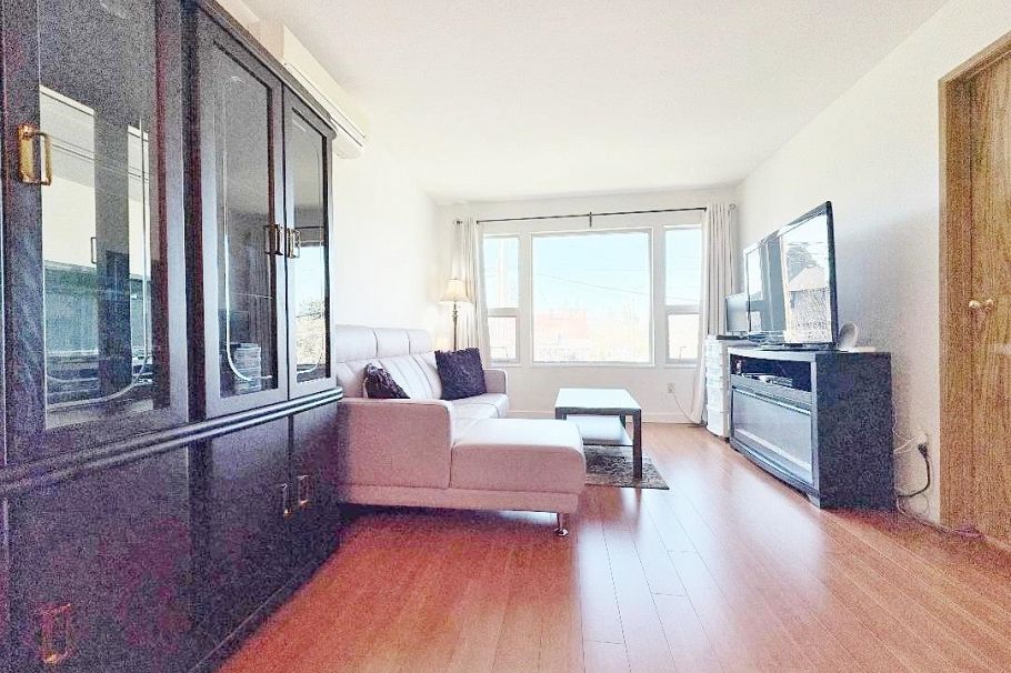 2038 Napier Street Vancouver, BC - 2