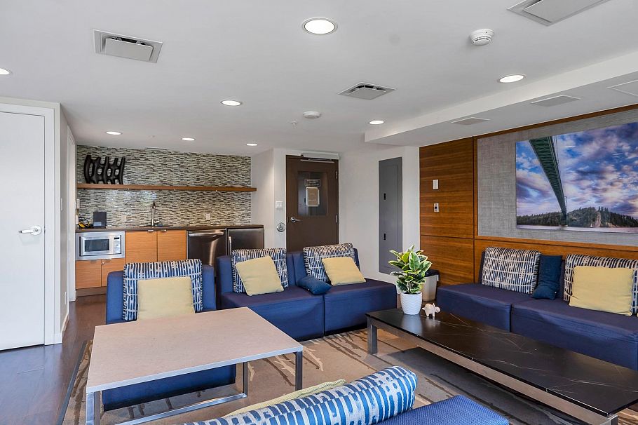 704 135 E 17th Street North Vancouver, BC - 26