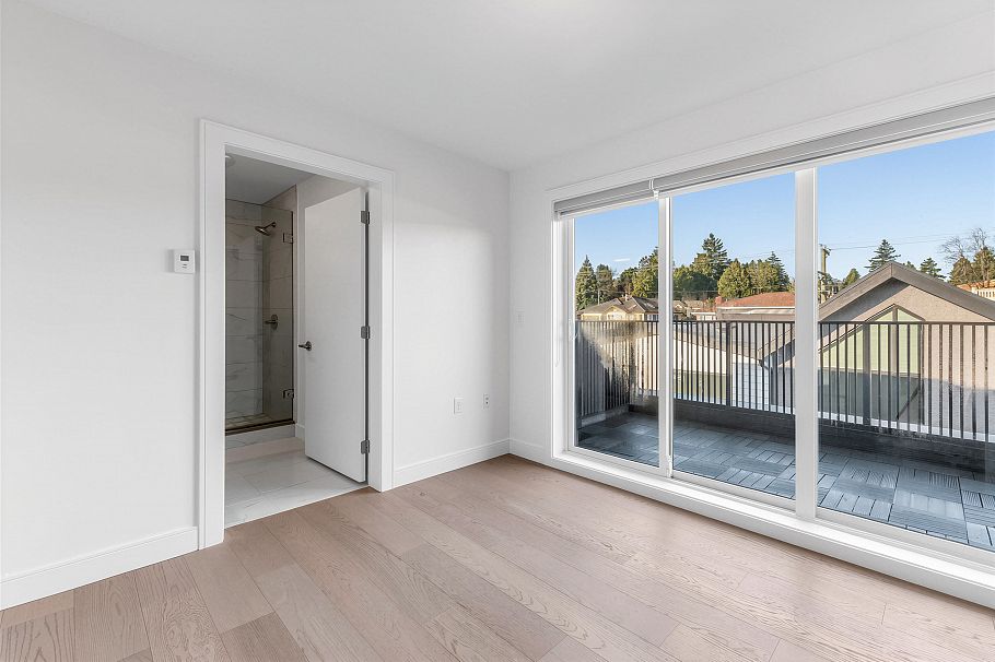 7357 Oak Street Vancouver, BC - 9