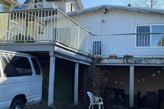 2071 E 4th Avenue Vancouver, BC - 4