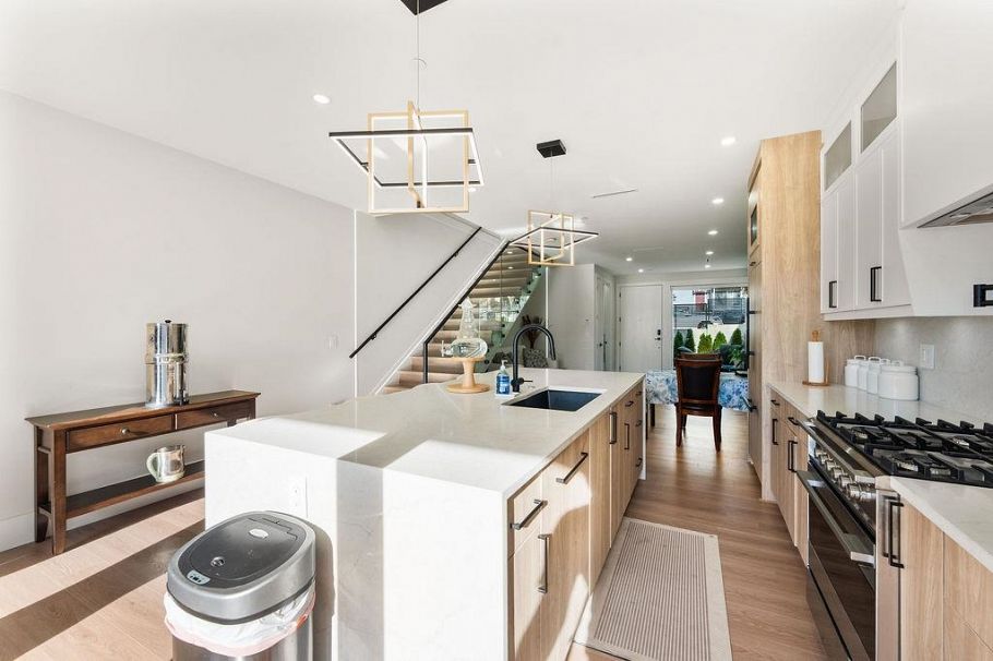 1766 E 64th Avenue Vancouver, BC - 11