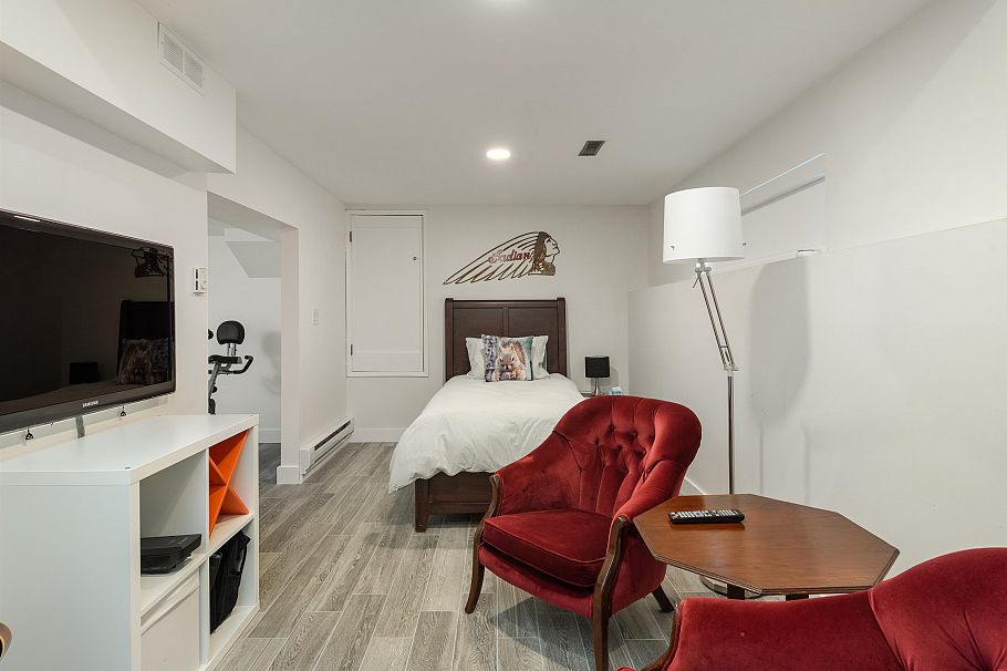 1915 Chesterfield Avenue North Vancouver, BC - 22