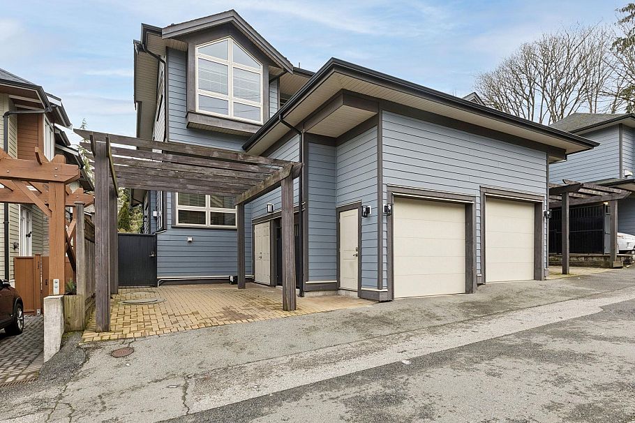 4 651 W 14th Street North Vancouver, BC - 2