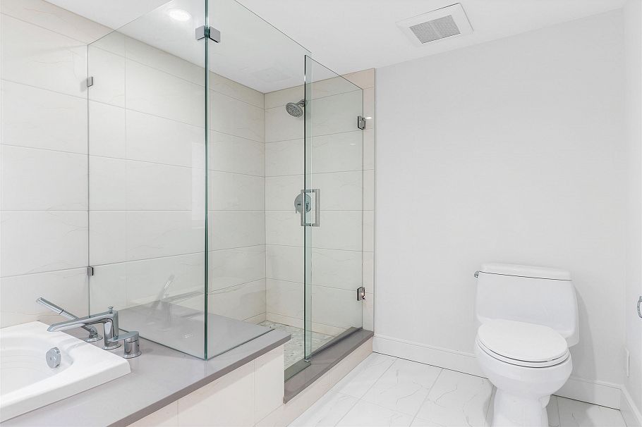 7351 Oak Street Vancouver, BC - 4