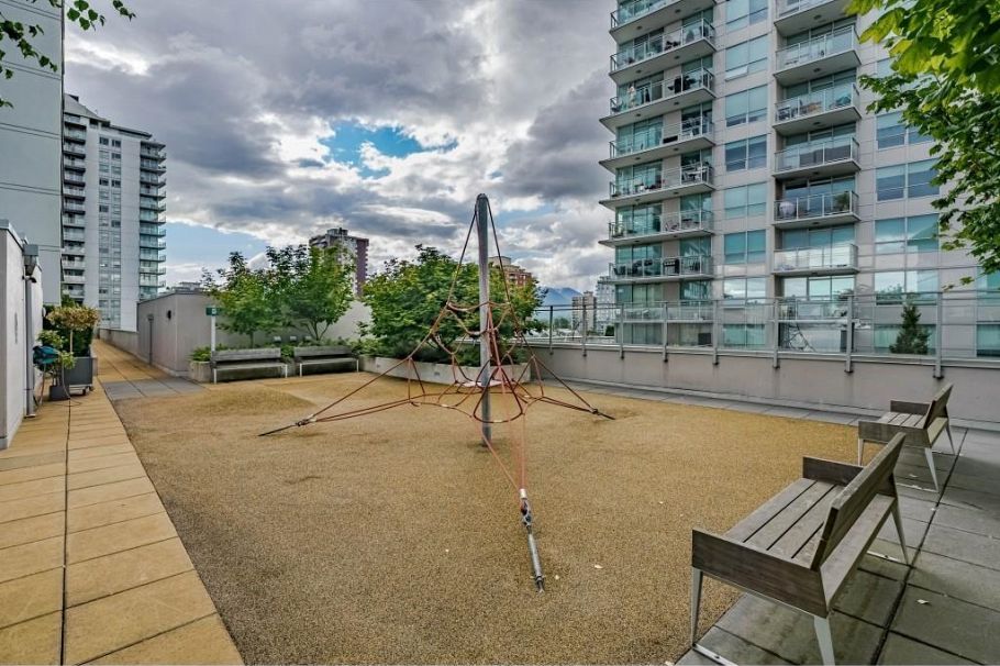 1401 112 E 13th Street North Vancouver, BC - 17