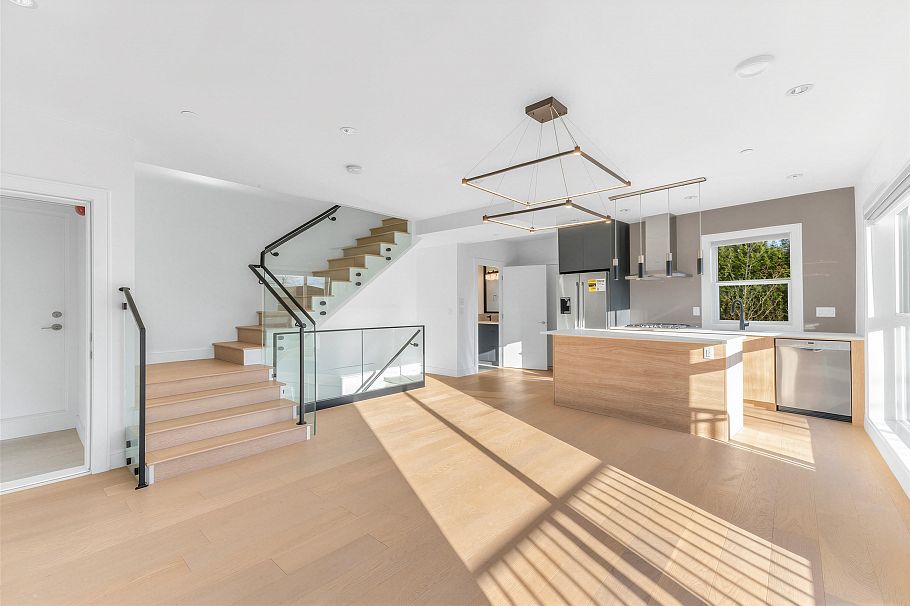 7359 Oak Street Vancouver, BC - 3