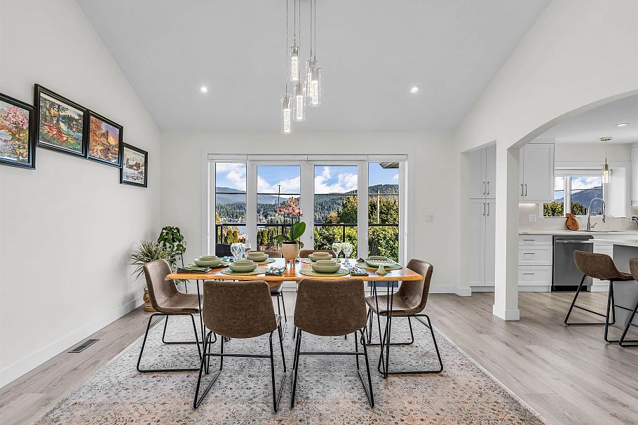 4254 Caddy Road North Vancouver, BC - 4