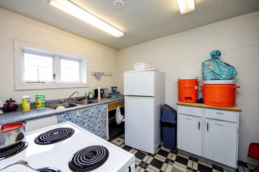 131 E Kings Road North Vancouver, BC - 19