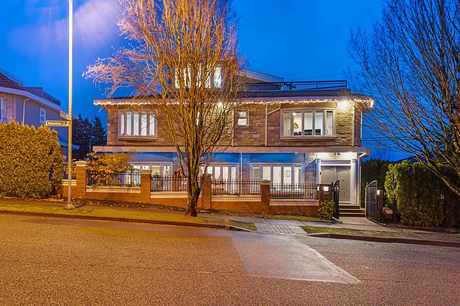 7778 Nanaimo Street Vancouver, BC - 2