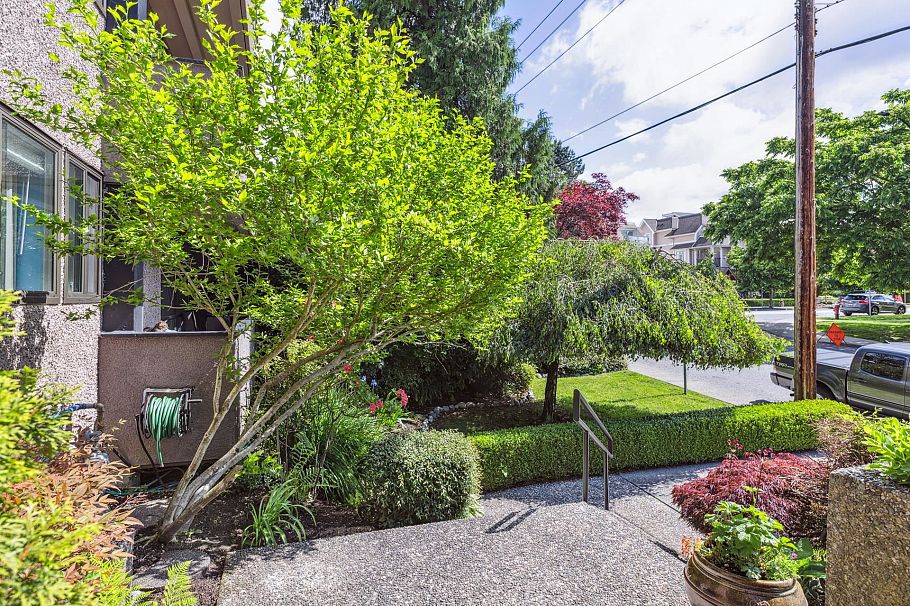 205 341 Mahon Avenue North Vancouver, BC - 17