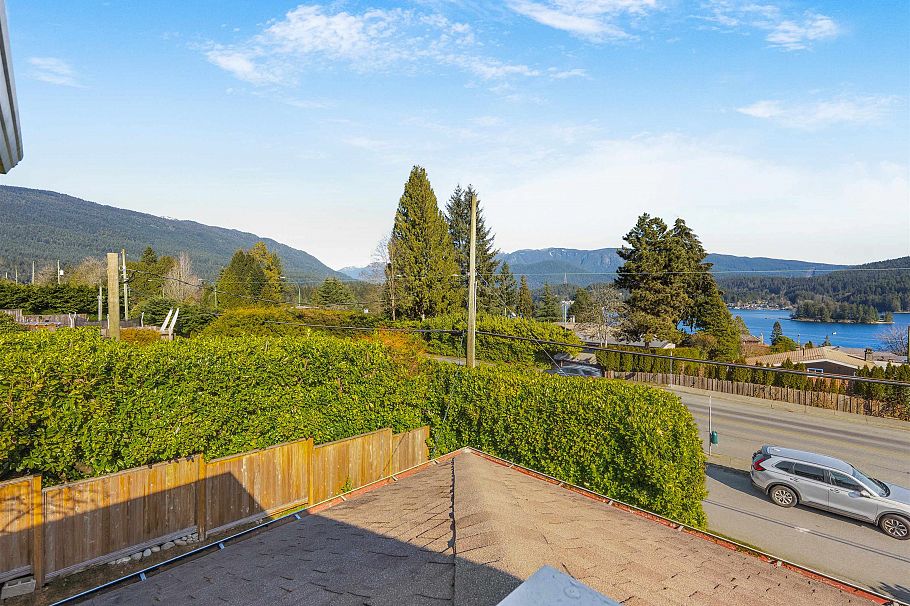 4254 Caddy Road North Vancouver, BC - 31