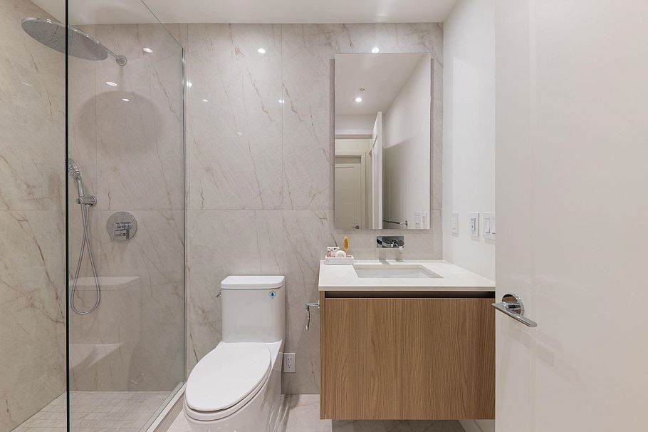 TH8 135 E 13th Street North Vancouver, BC - 24