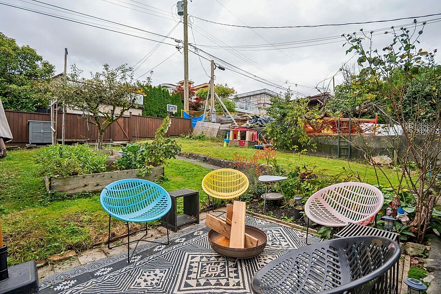 1652 E 33rd Avenue Vancouver, BC - 37