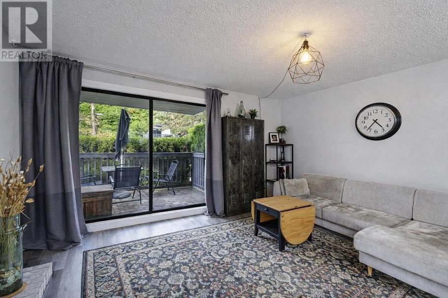 3132 Lonsdale Avenue North Vancouver, BC - 3