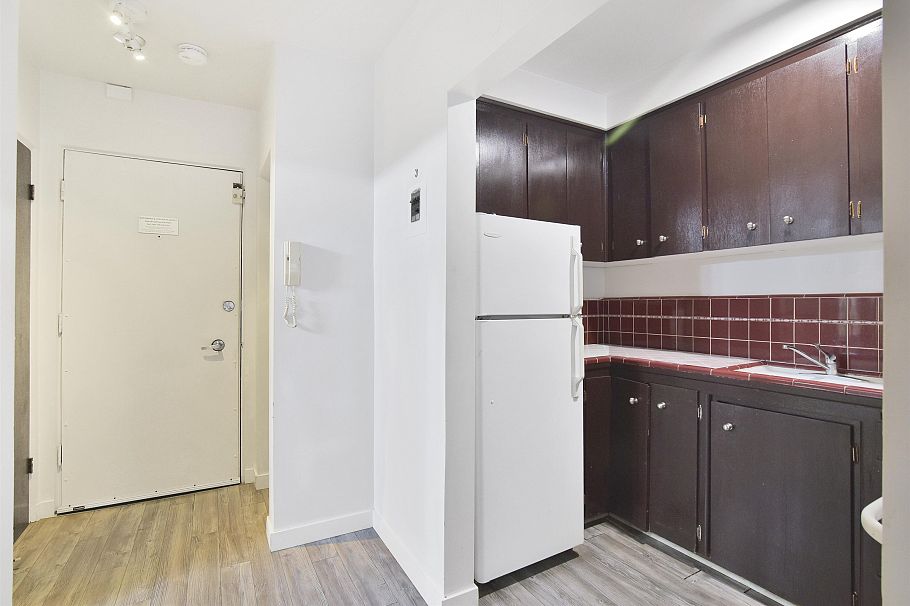 207 1540 HARO STREET, Vancouver BC V6G 1G6 Vancouver, BC - 7