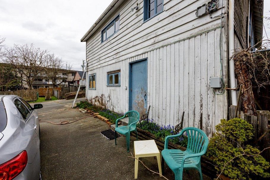 131 E Kings Road North Vancouver, BC - 18