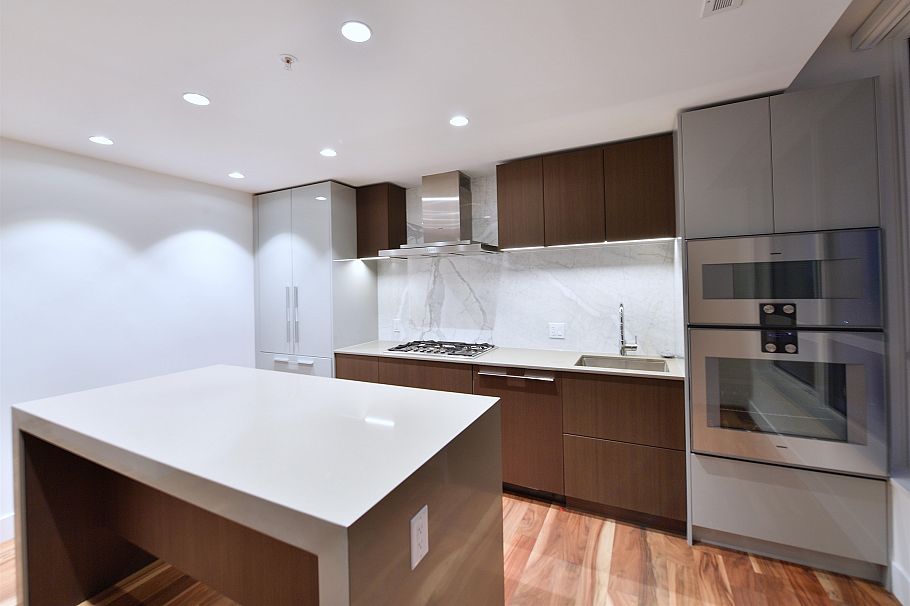 1703 1675 Lions Gate Lane North Vancouver, BC - 1