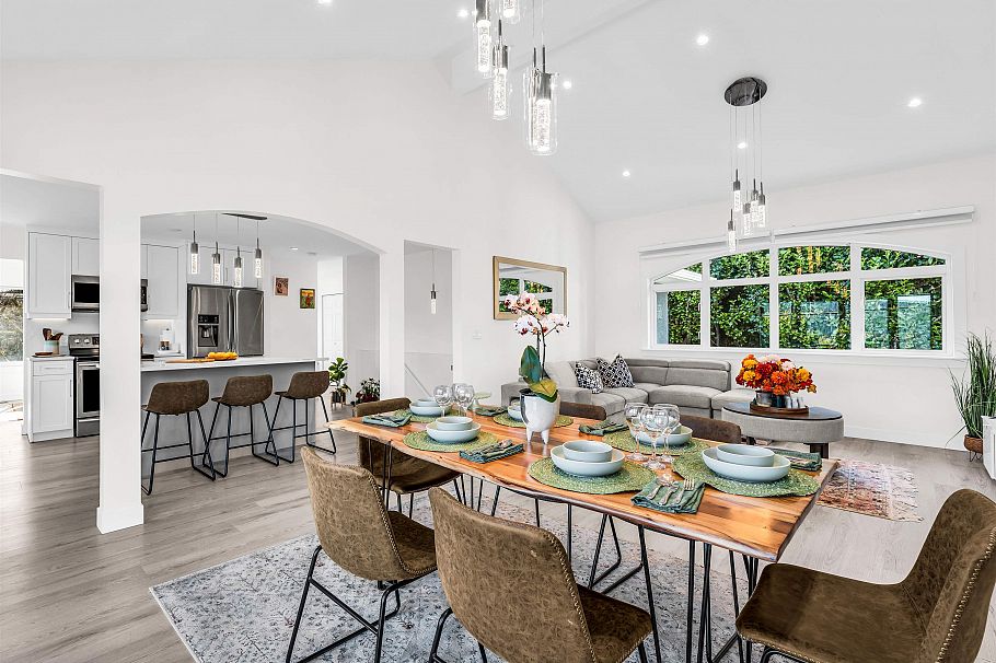 4254 Caddy Road North Vancouver, BC - 2