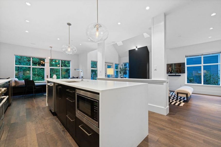 3761 Edgemont Boulevard North Vancouver, BC - 9