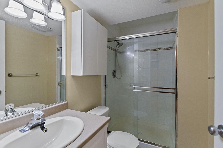 3782 Lonsdale Avenue North Vancouver, BC - 22