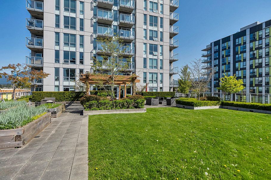 704 135 E 17th Street North Vancouver, BC - 33