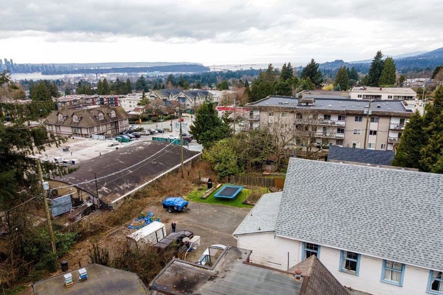 131 E Kings Road North Vancouver, BC - 3