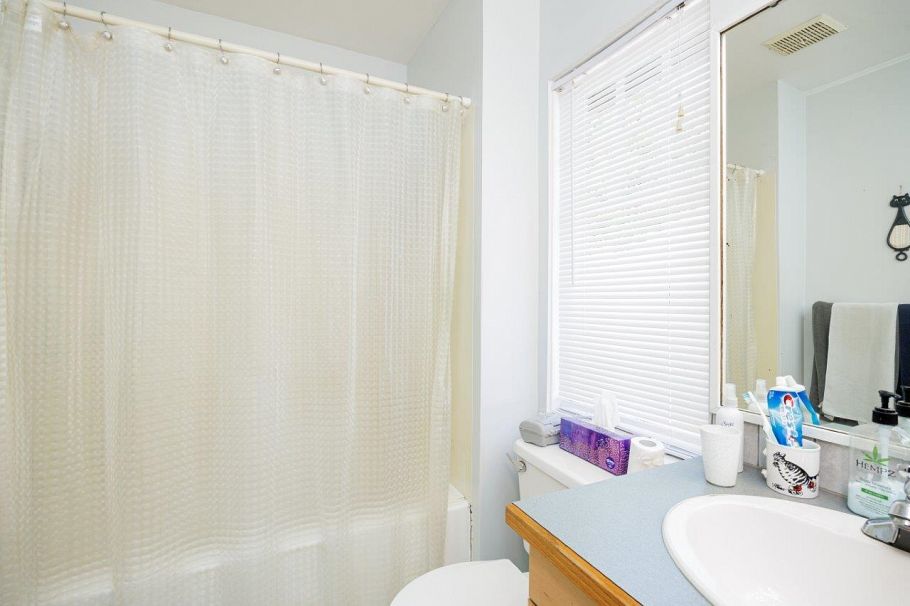 123 E Kings Road North Vancouver, BC - 13