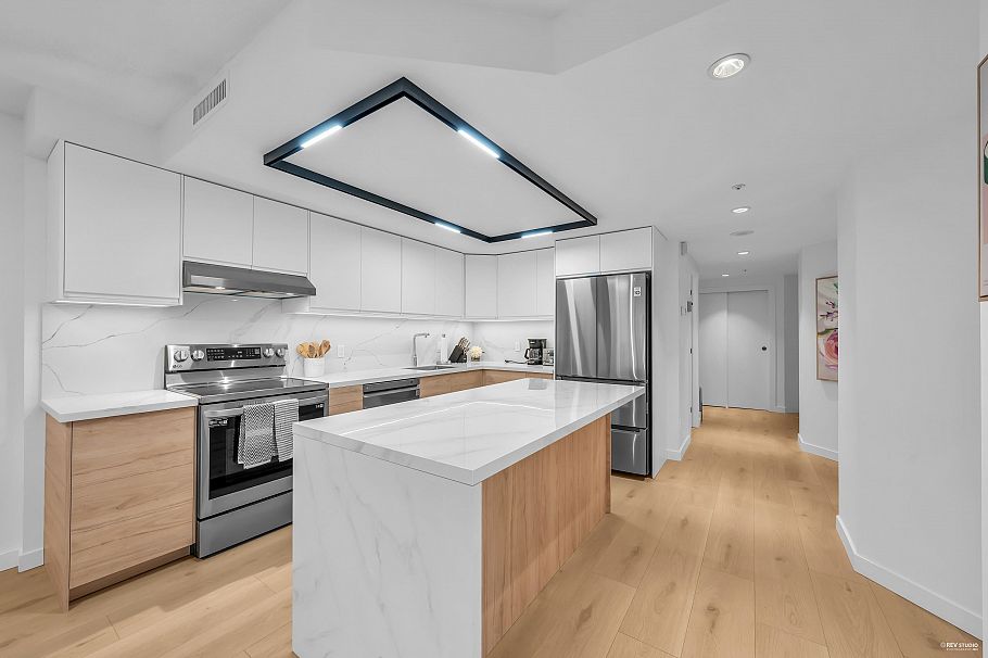 910 1050 Burrard Street Vancouver, BC - 9