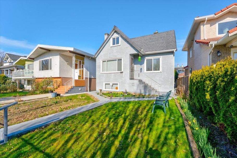 155 E 54th Avenue Vancouver, BC - 2