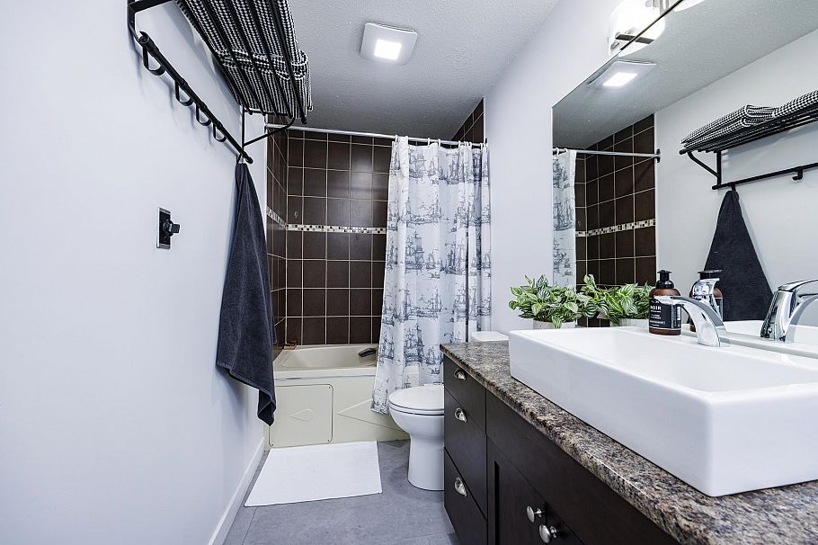 3132 Lonsdale Avenue North Vancouver, BC - 14