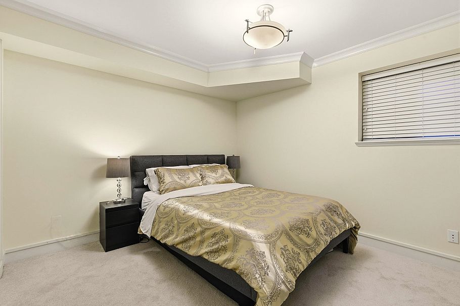 1017 Canyon Boulevard North Vancouver, BC - 31