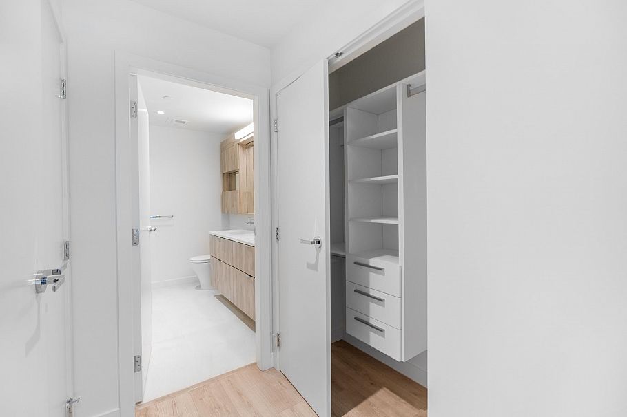 325 755 Harbourside Drive North Vancouver, BC - 16