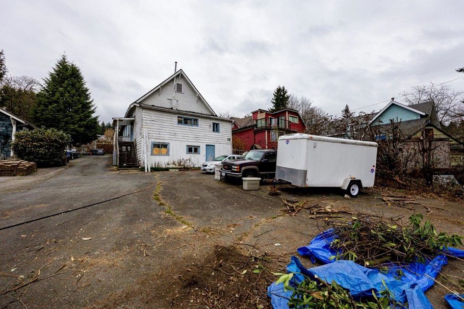 131 E Kings Road North Vancouver, BC - 17