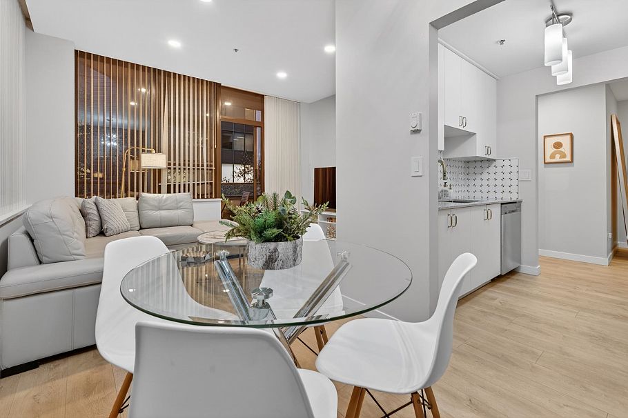 311 1010 Howe Street Vancouver, BC - 4