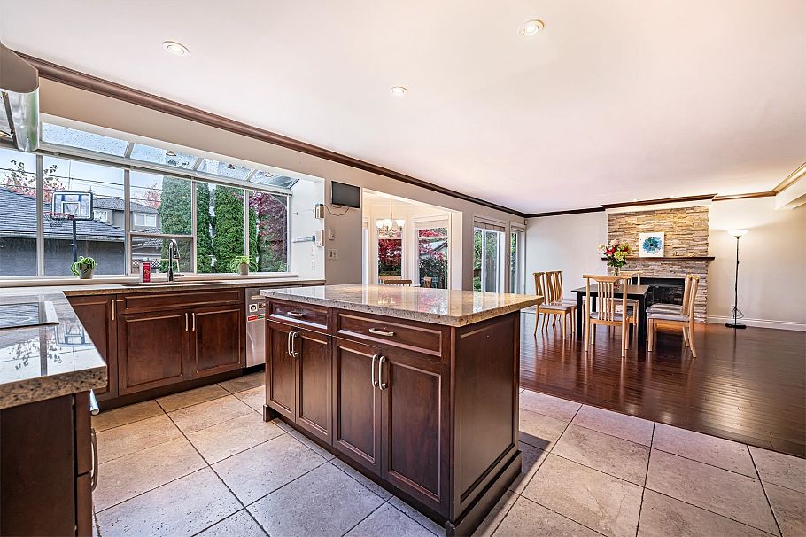 4570 W 13th Avenue Vancouver, BC - 5