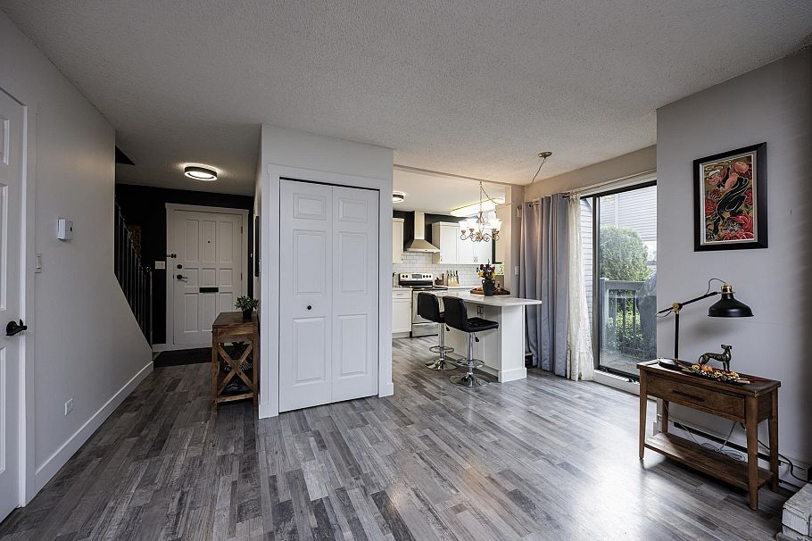 3132 Lonsdale Avenue North Vancouver, BC - 22