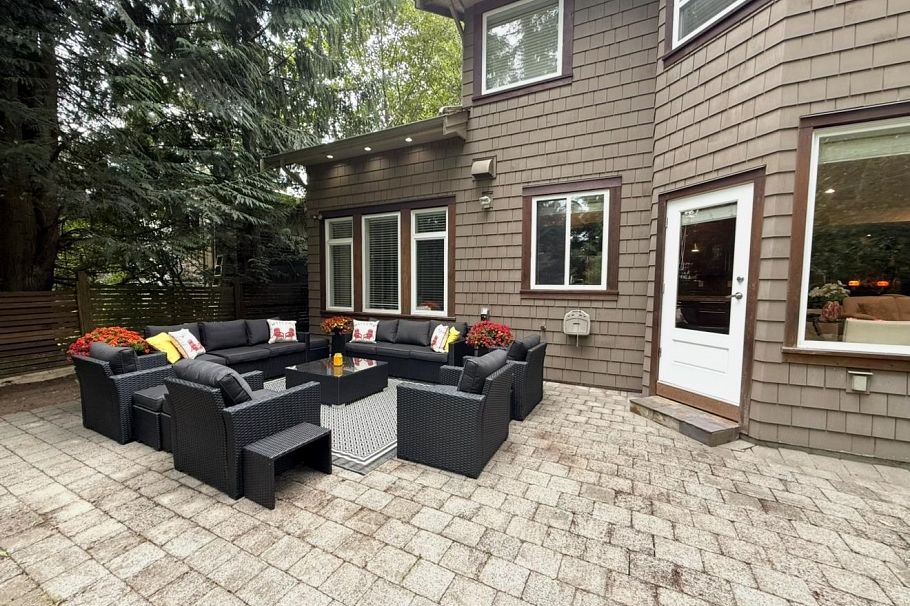 1017 Canyon Boulevard North Vancouver, BC - 35