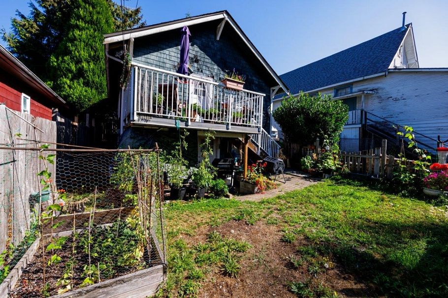 123 E Kings Road North Vancouver, BC - 25