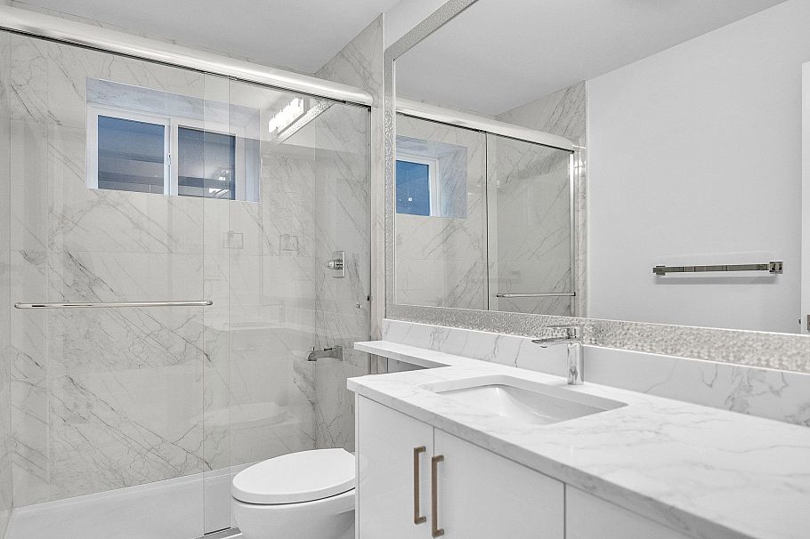 812 Montroyal Boulevard North Vancouver, BC - 35